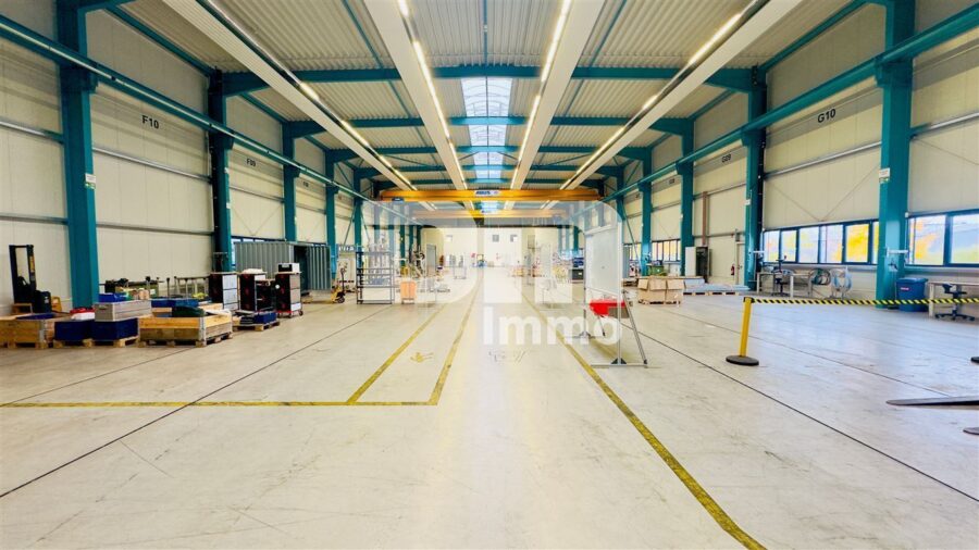 Moderne Produktions- & Lagerhalle mit Bürotrakt / Sozialräumen und Freiflächen in Kassel-Waldau - Halle Ansicht 4